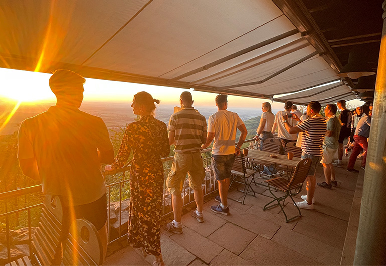 WvS Sommerfest Darmstadt, Menschen im Sonnenuntergang